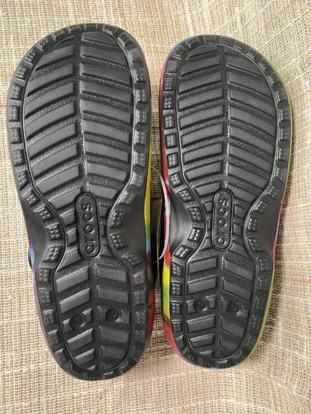 Crocs Unisex Adult Classic Rainbow Tie Dye Lined Clogs Fuzzy Slippers US 12 Mens